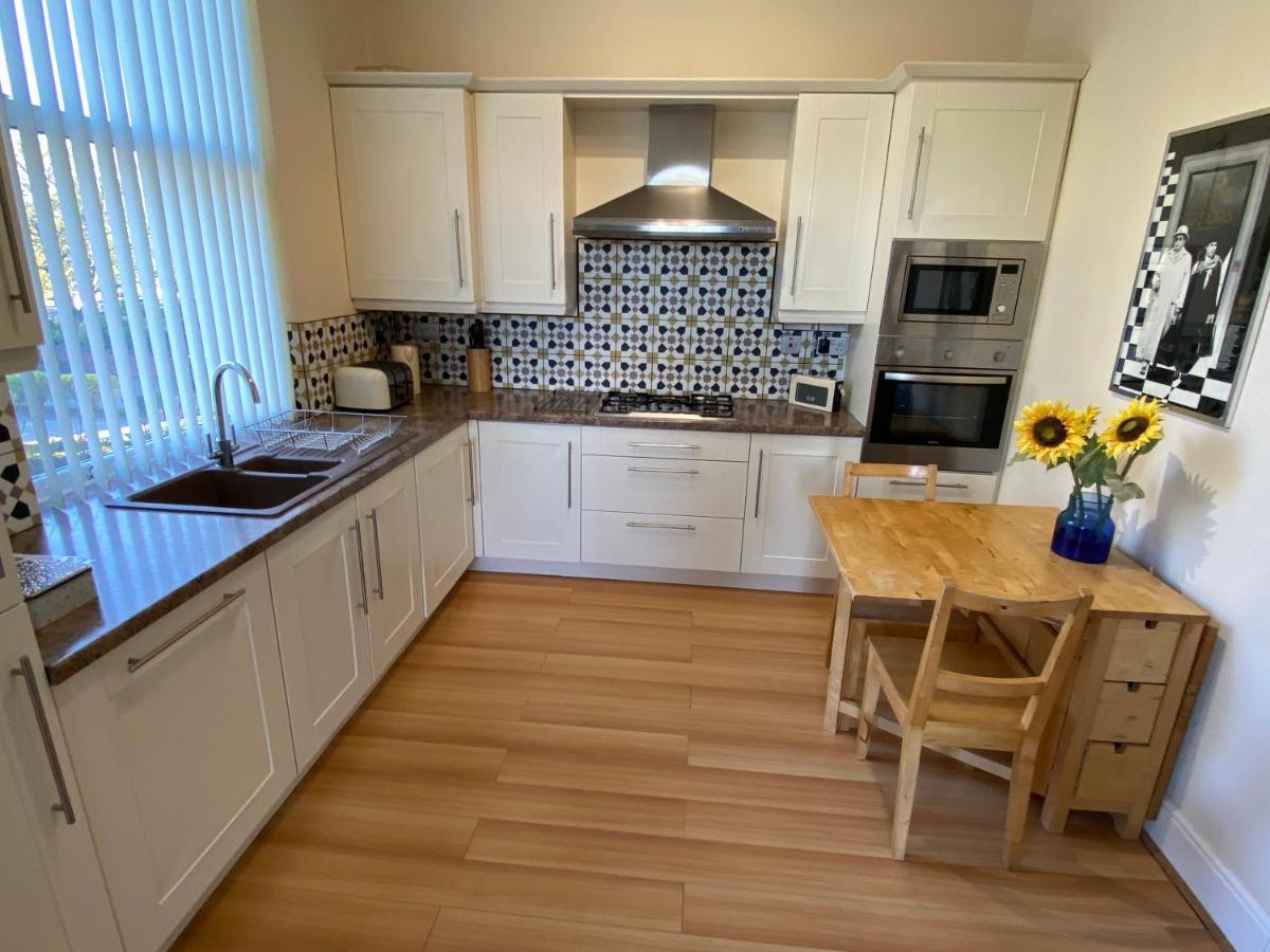 The Shelbourne Apartment Southport Bagian luar foto